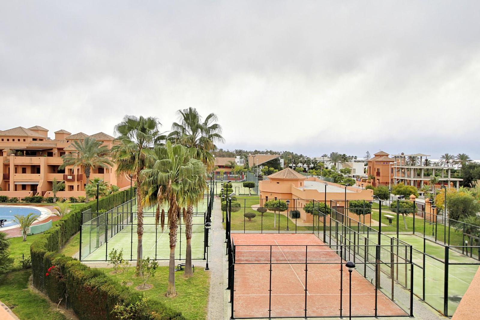Comeback Noches De Blanco Saten Motril Exterior photo